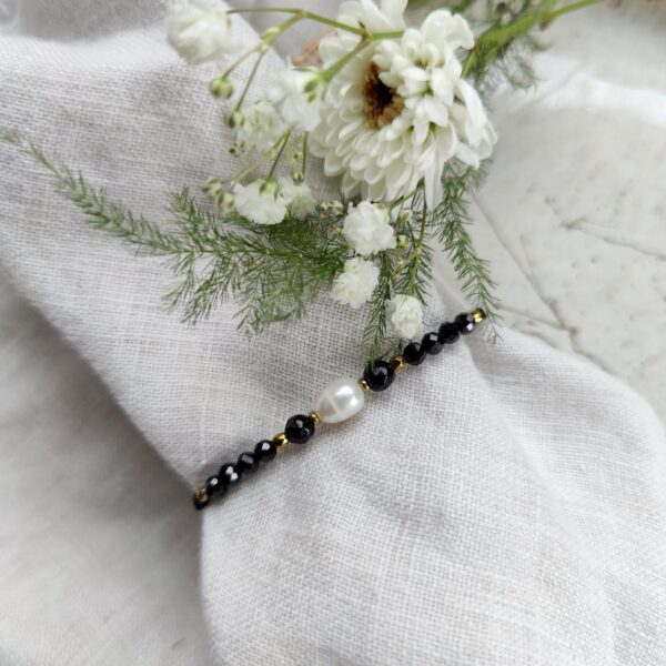 Bransoletka na nici jedwabnej Delicate Black